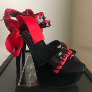 Sexy Red & Black Pleasers! - Delight 615s